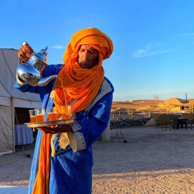Bediun serving tea, Agafay desert camp